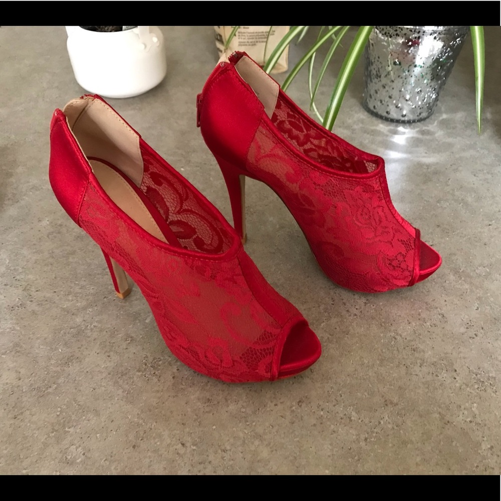 Aldo red lace shoes size 7.5